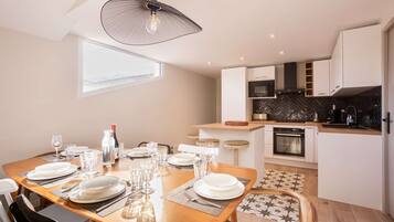 Kühlschrank, Mikrowelle, Geschirrspüler, Toaster