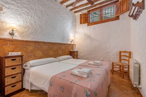 3 makuuhuonetta, silitysrauta/-lauta, ilmainen Wi-Fi, vuodevaatteet