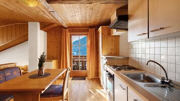 Frigorifero, forno, piano cottura, macchina per tè/caffè