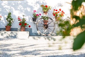 Property grounds - Studio Apartment 'Jelerhof Apt Dolomitenblick' with Mountain View, Shared Garden and Wi-Fi (Gsies)