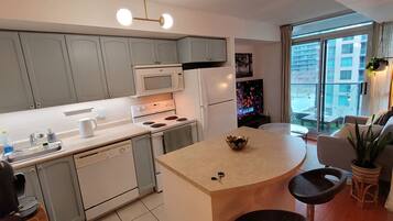 Fridge, microwave, oven, stovetop