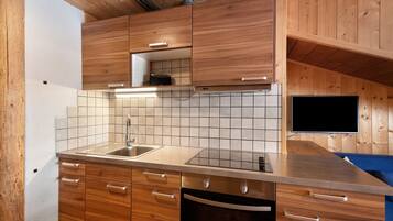 Refrigerador, horno, placa de cocina, cafetera/tetera