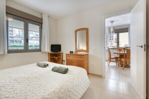 2 makuuhuonetta, silitysrauta/-lauta, ilmainen Wi-Fi, vuodevaatteet