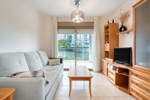 Televisor, videojocs i taula de tennis de taula 