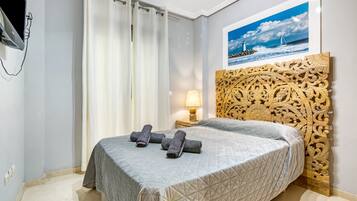 2 chambres, fer et planche à repasser, Wi-Fi gratuit, draps fournis