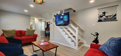 The Gumball Bungalow Est. 1886. 2BR. Free Smiles