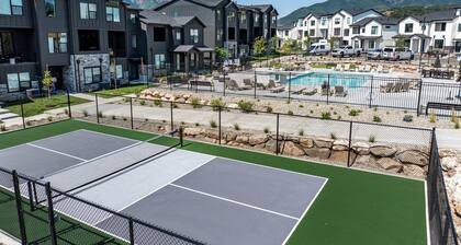 Snowbasin Retreat R5966 | Hot Tub | By Ski Resorts