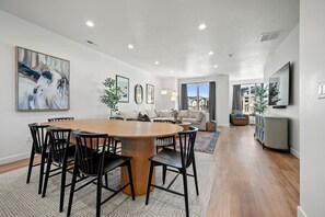 Dining - Snowbasin Retreat R5966 | Hot Tub | By Ski Resorts (Mountain Green)