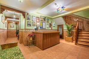 Lobby - Apartment 'Apartamento De 2 A 4 Personas' with Balcony and Wi-Fi (Güejar Sierra)