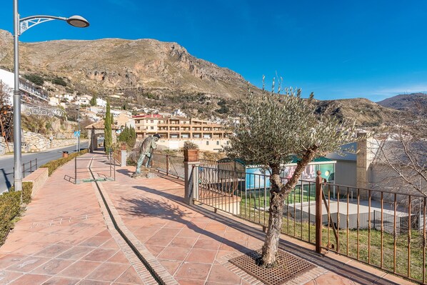 Property grounds - Apartment 'Apartamento C' with Private Terrace and Wi-Fi (Güejar Sierra)