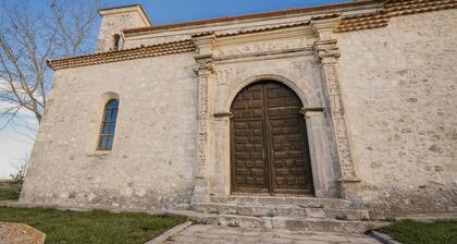 Vacation Home "La Morada Del Cura" with Private Garden, Balcony & Wi-Fi