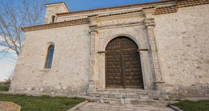 Vacation Home "La Morada Del Cura" with Private Garden, Balcony & Wi-Fi