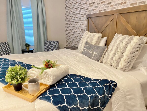 4 habitaciones, tabla de planchar con plancha, wifi y ropa de cama