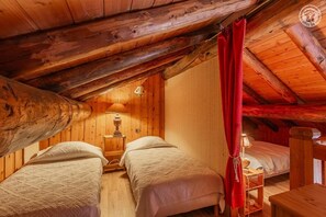 2 bedrooms, iron/ironing board, travel cot, free WiFi