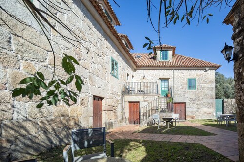 Ferienhaus 'Casa Rectoral Entera' mit Bergblick, privatem Pool und Wi-Fi