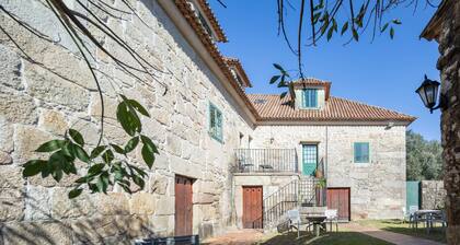 Ferienhaus 'Casa Rectoral Entera' mit Bergblick, privatem Pool und Wi-Fi