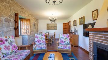 Télévision, cheminée