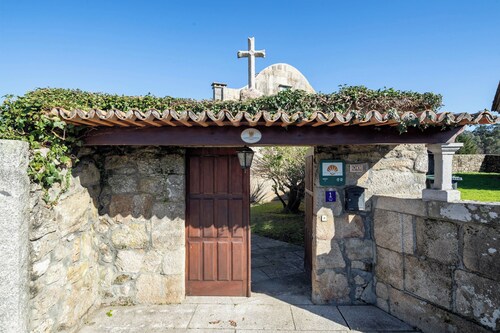 Holiday Home 'Casa Rectoral Entera' with Mountain View, Private Pool and Wi-Fi