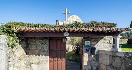 Holiday Home 'Casa Rectoral Entera' with Mountain View, Private Pool and Wi-Fi