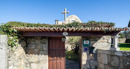 Holiday Home 'Casa Rectoral Entera' with Mountain View, Private Pool and Wi-Fi