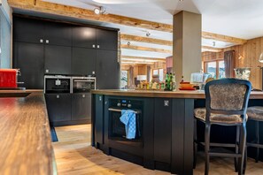 Coffee/tea maker, fridge, microwave, oven - Chalet La Coste – French Alps- with Mountain Views, Private Terrace and Wi-Fi (Colmars)