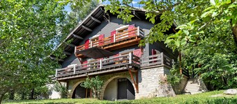 Chalet La Coste – French Alps- with Mountain Views, Private Terrace and Wi-Fi