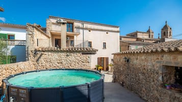 Bañera de hidromasaje al aire libre