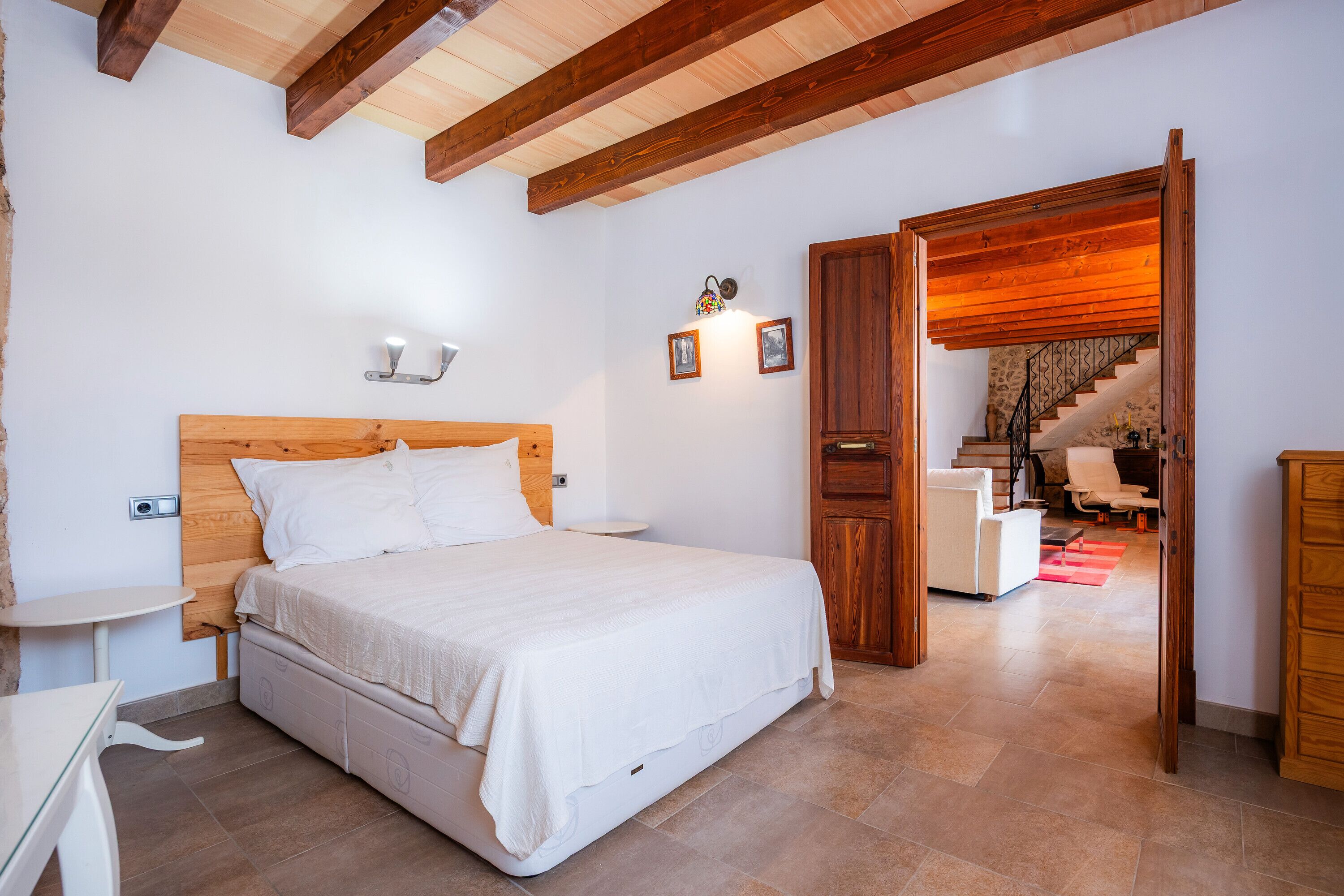 6 slaapkamers, een strijkplank/strijkijzer, gratis wifi, beddengoed