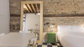 1 habitación, wifi y ropa de cama