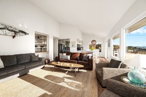 Smart TV, fireplace, offices - Ocean Views! Fire Pit! Sleeps 9 (Cayucos)