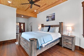 3 bedrooms, desk, iron/ironing board, travel cot - Zimmermannshaus Est 1878 (Galveston)