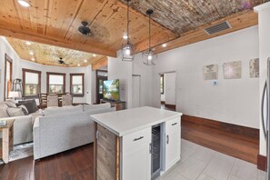 Interior - Zimmermannshaus Est 1878 (Galveston)