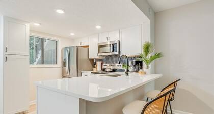 2bd/2ba Condo * Dogs Welcome * 30+ day stay * Pool