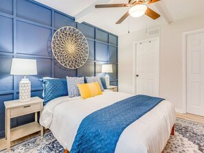 2 bedrooms, free WiFi, bed sheets - 2bd/2ba Condo * Dogs Welcome * 30+ day stay * Pool (Savannah)