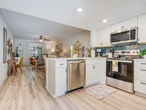 Fridge, microwave, oven, stovetop - 2bd/2ba Condo * Pool * Dogs Welcome * 30+ day stay (Savannah)