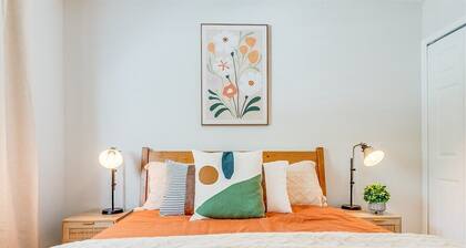 2bd/2ba Condo * Pool * Dogs Welcome * 30+ day stay