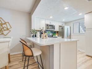 Fridge, microwave, oven, stovetop - 2bd/2ba Condo * Pool * Dogs Welcome * 30+ day stay (Savannah)