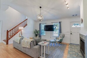 Smart TV, table tennis