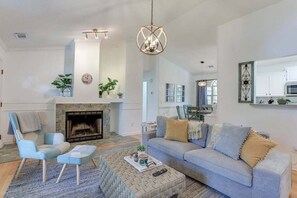 Smart TV, table tennis