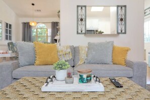 Smart TV, table tennis