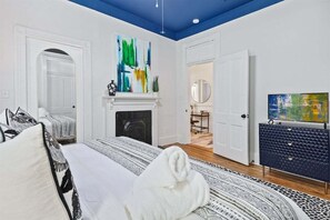 2 Schlafzimmer, Schreibtisch, Bügeleisen/Bügelbrett, Reisekinderbett