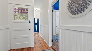 Interior - Downtown Savannah I Walk to Forsyth Park | Dogs OK l Sleeps 5 (Savannah)