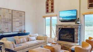 Smart TV, fireplace