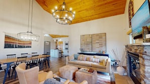 Smart TV, fireplace