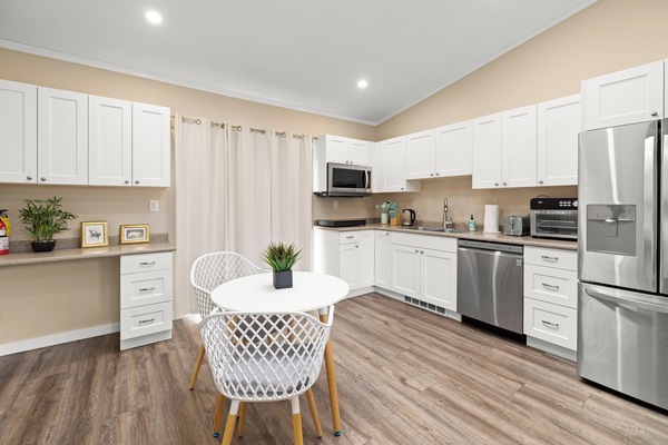 Frigorífic, microones, forn i placa de cuina