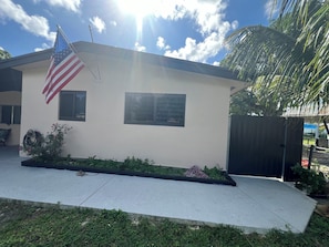 المنطقة المحيطة بالمنشأة