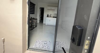 Chic studio with WiFi and AC in vibrant Miami