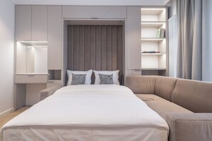 Iron/ironing board, WiFi, bed sheets