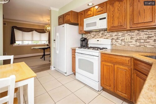 Charming 3-bedroom NorthEast Facing Ranch with AC in delightful Edison