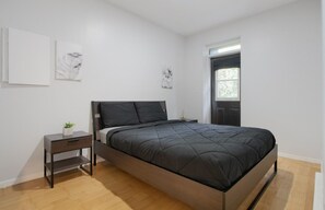 1 slaapkamer, een strijkplank/strijkijzer, gratis wifi, beddengoed